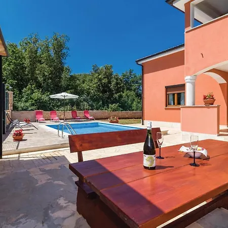 Stunning Apartment In Liznjan With Kitchen Apartment