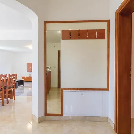 Stunning Apartment In Liznjan With Kitchen * Liznjan