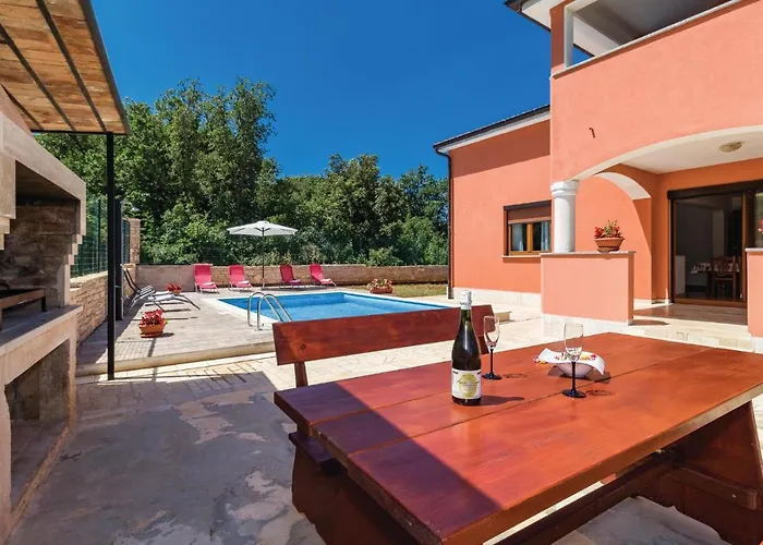 3 Bedroom Stunning In Apartament