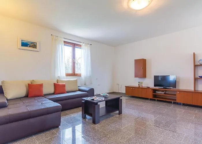 3 Bedroom Stunning In *