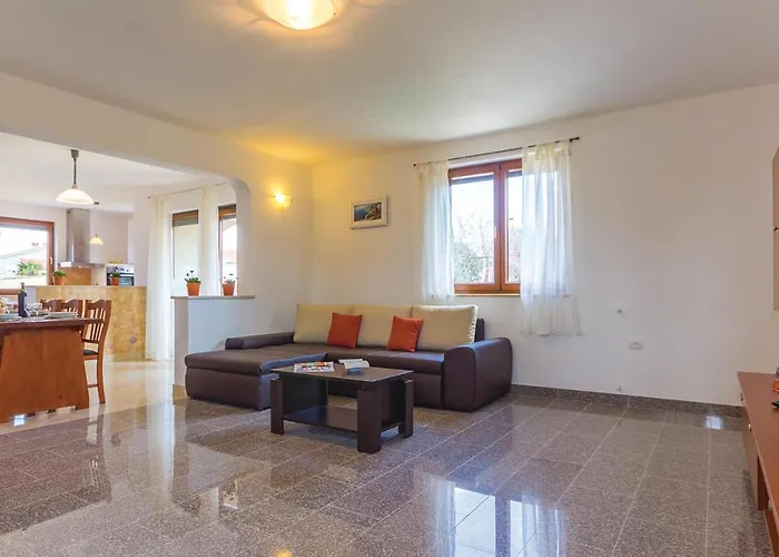 3 Bedroom Stunning In *